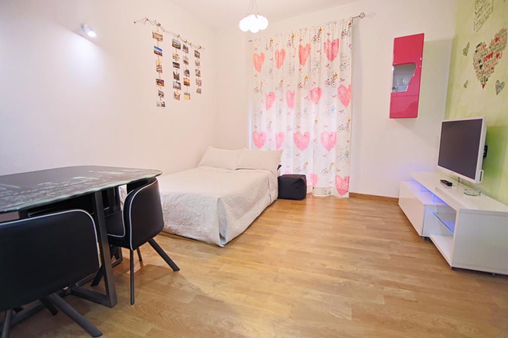Apartamentos Momas La Casa De Mama Málaga Eksteriør bilde