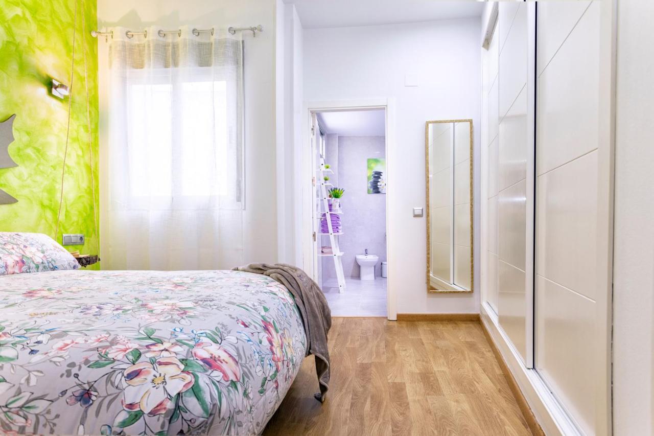 Apartamentos Momas La Casa De Mama Málaga Eksteriør bilde