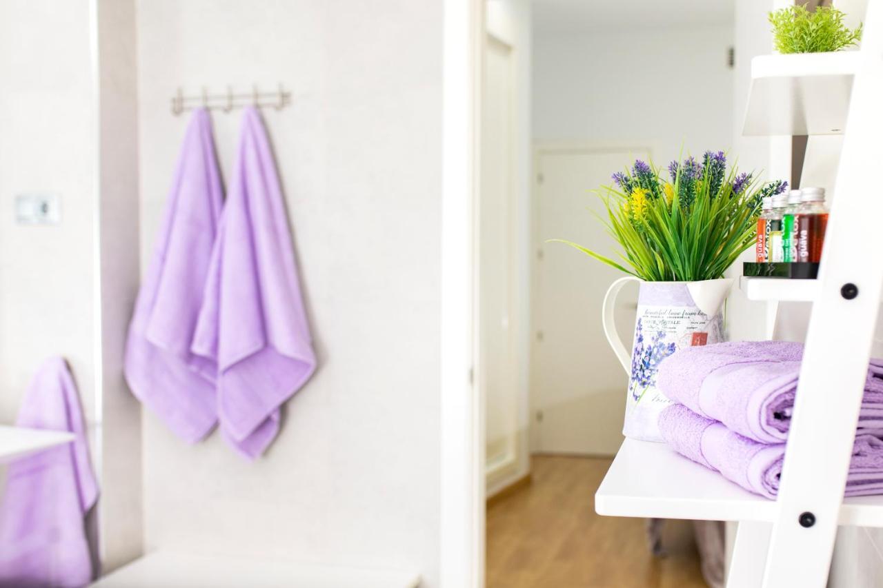 Apartamentos Momas La Casa De Mama Málaga Eksteriør bilde